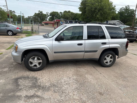 2005 Chevrolet TrailBlazer for sale at Hall's Motor Co. LLC in Wichita KS