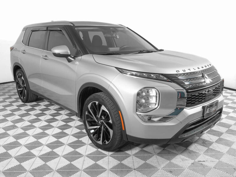 2022 Mitsubishi Outlander ES