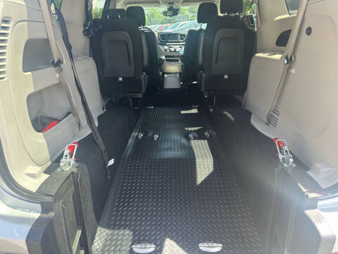 2023 Chrysler Voyager LX