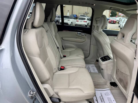 2017 Volvo XC90 T6 Momentum