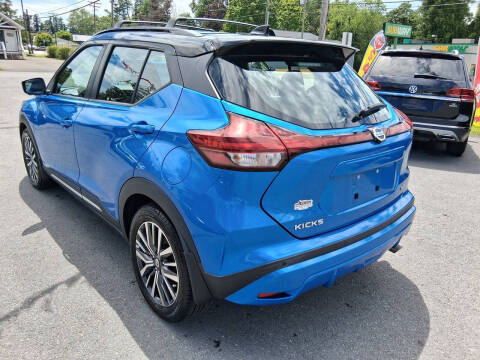2021 Nissan Kicks SR