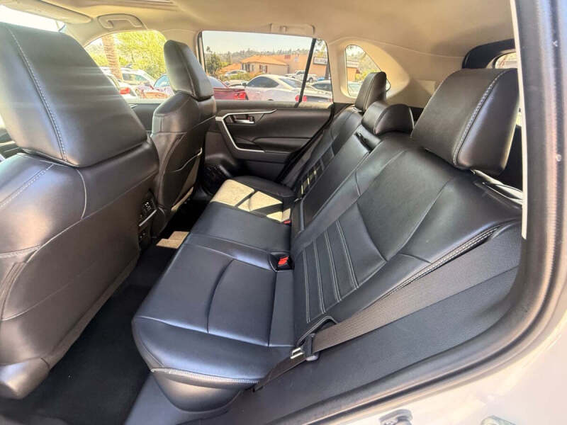 2022 Toyota RAV4 Hybrid XLE Premium