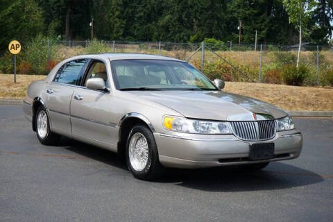 2001 Lincoln Town Car for sale at Carson Cars in Lynnwood WA