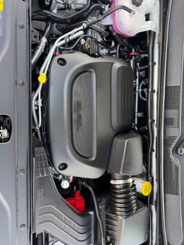 2025 Chrysler Voyager LX