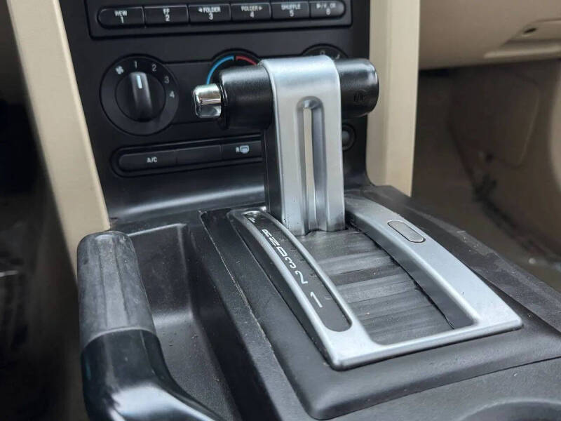 2009 Ford Mustang V6 Deluxe