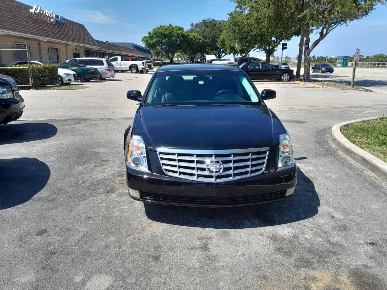 2009 CADILLAC DTS Sedan - $6,950