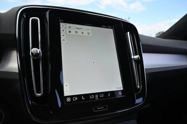 2025 Volvo XC40 B5 Core Bright Theme