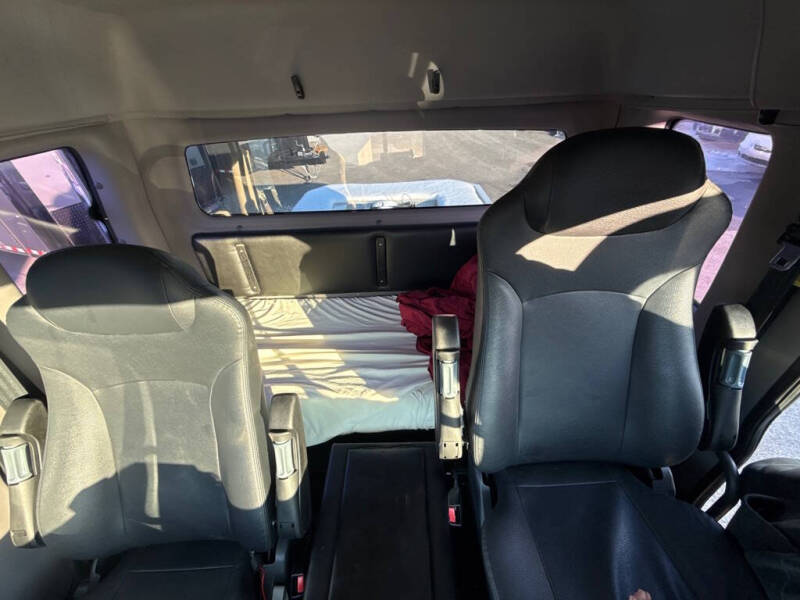 2006 Freightliner M2 106