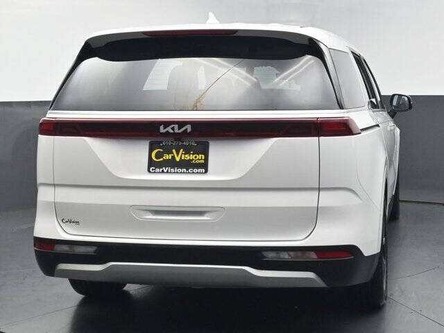 2024 Kia Carnival EX