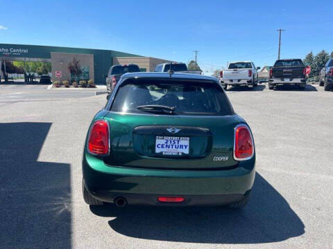 2017 MINI Hardtop 4 Door Cooper