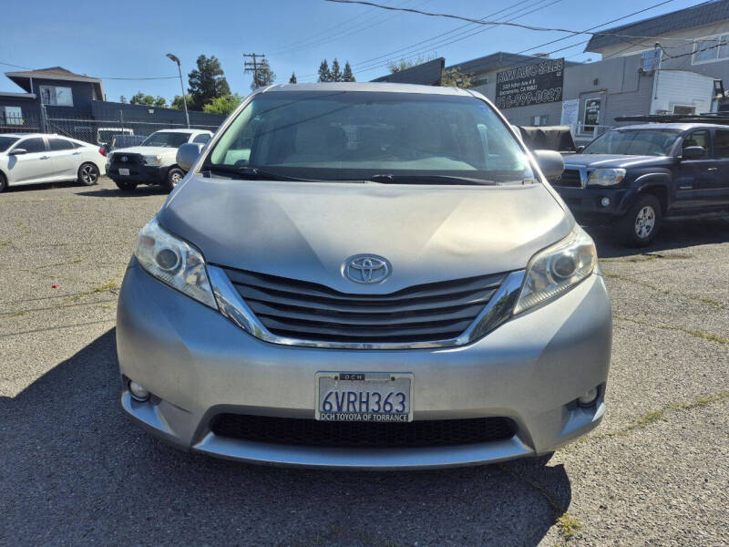 2012 Toyota Sienna XLE 8-Passenger