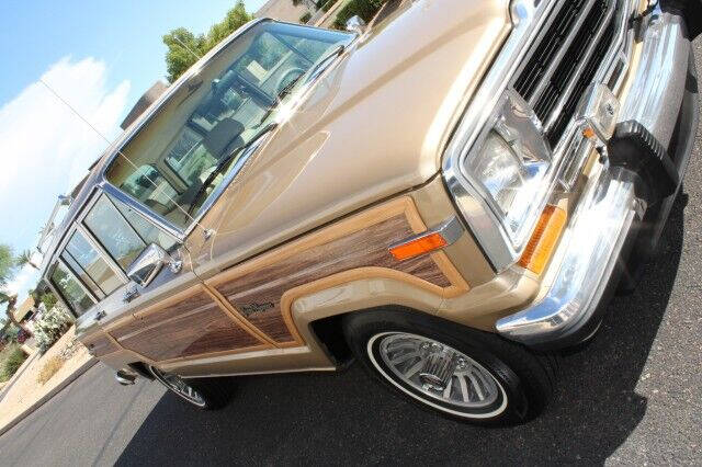 1990 Jeep Grand Wagoneer