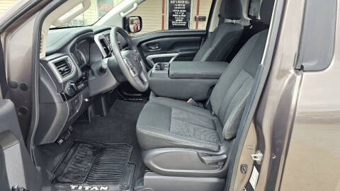 2017 Nissan Titan SV