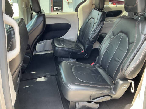 2017 Chrysler Pacifica Touring-L