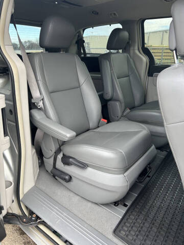 2011 Volkswagen Routan SE