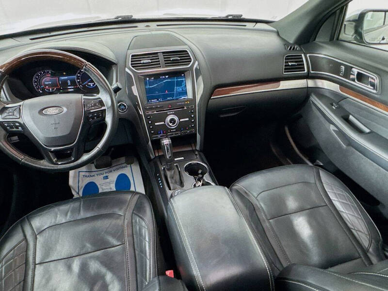 2017 Ford Explorer Platinum