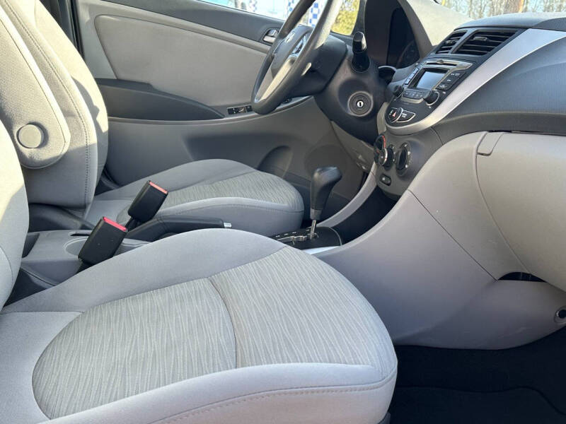 2017 Hyundai Accent SE