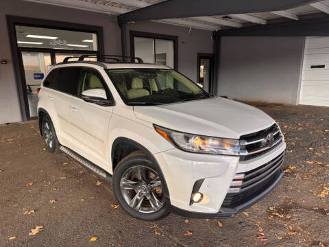 2018 Toyota Highlander for sale at Auto Center NJ Inc in Orange NJ