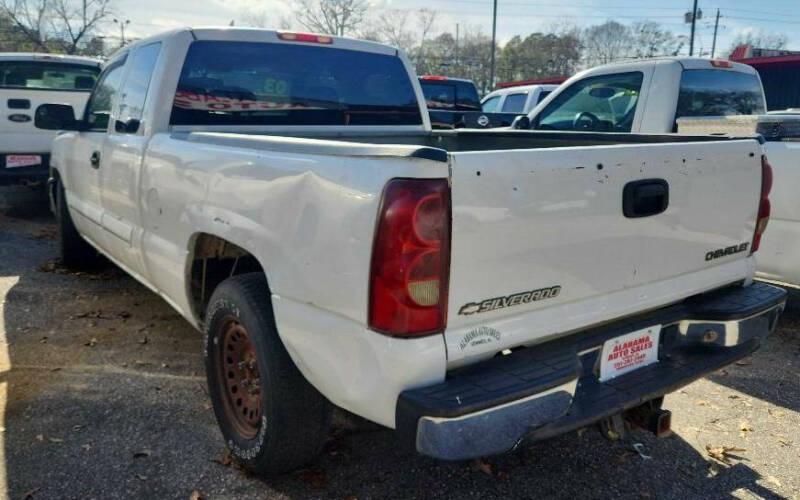 2003 Chevrolet Silverado 1500 Base photo 3