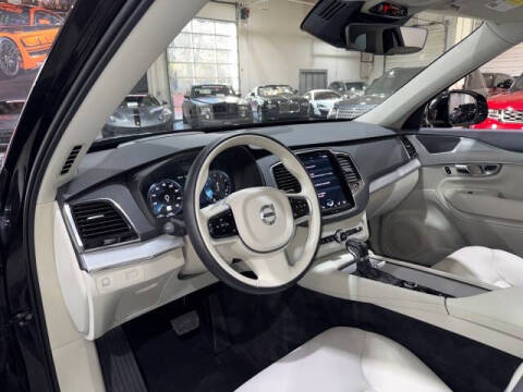 2022 Volvo XC90 T5 Momentum