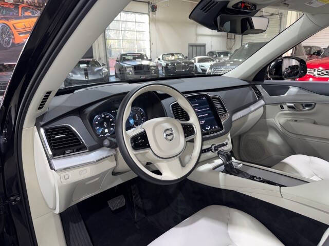 2022 Volvo XC90 T5 Momentum