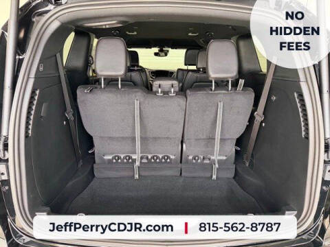 2027 Chrysler Pacifica Select