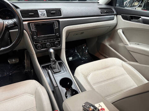 2017 Volkswagen Passat 1.8T R-Line