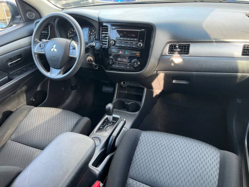 2014 Mitsubishi Outlander ES