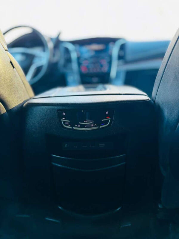 2018 Cadillac Escalade ESV Luxury