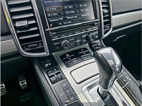 2013 Porsche Cayenne GTS