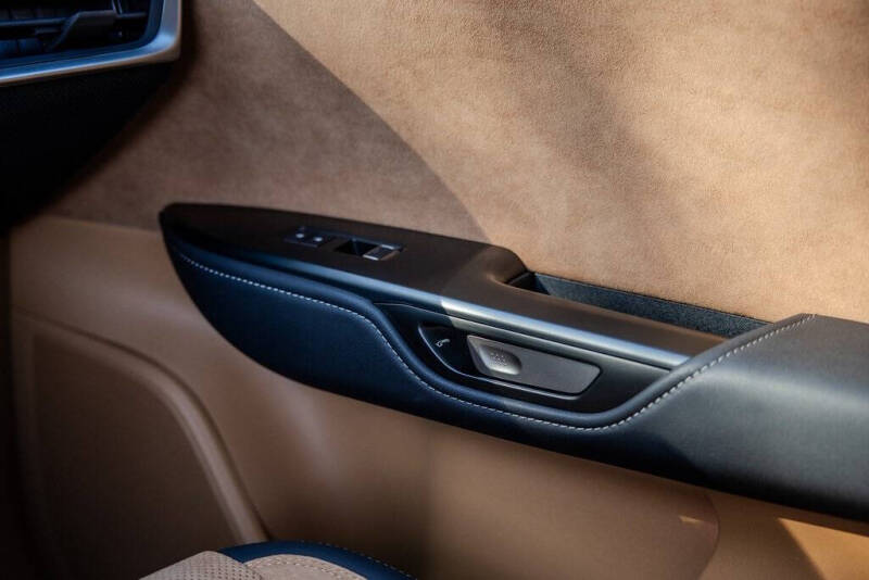 2023 Lexus RZ 450e Luxury