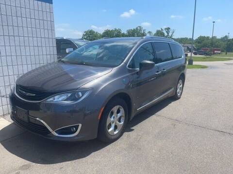 2018 Chrysler Pacifica Hybrid for sale at Everyone's Financed At Borgman - BORGMAN OF HOLLAND LLC in Holland MI