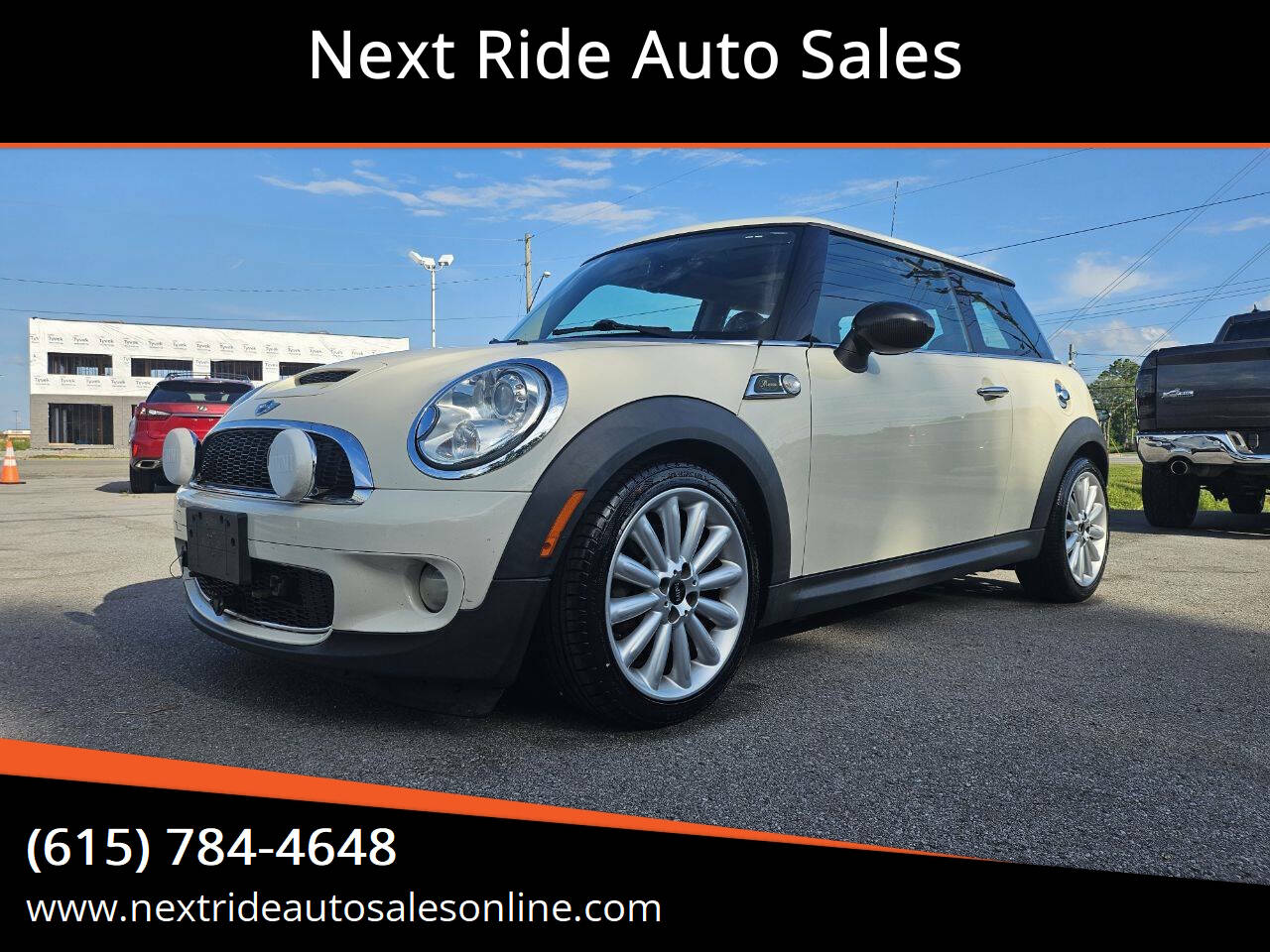 White 2010 MINI Cooper Hatchback Front-Wheel Drive 6-Speed Manual