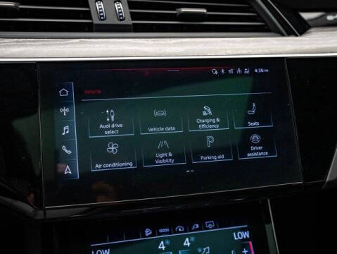 2022 Audi e-tron quattro Premium