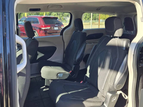 2022 Chrysler Voyager LX