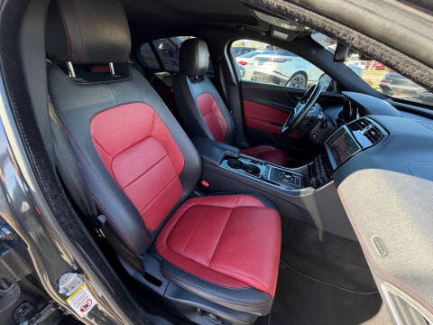 2017 Jaguar XE 35t R-Sport