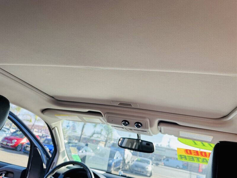 2011 Nissan Pathfinder LE