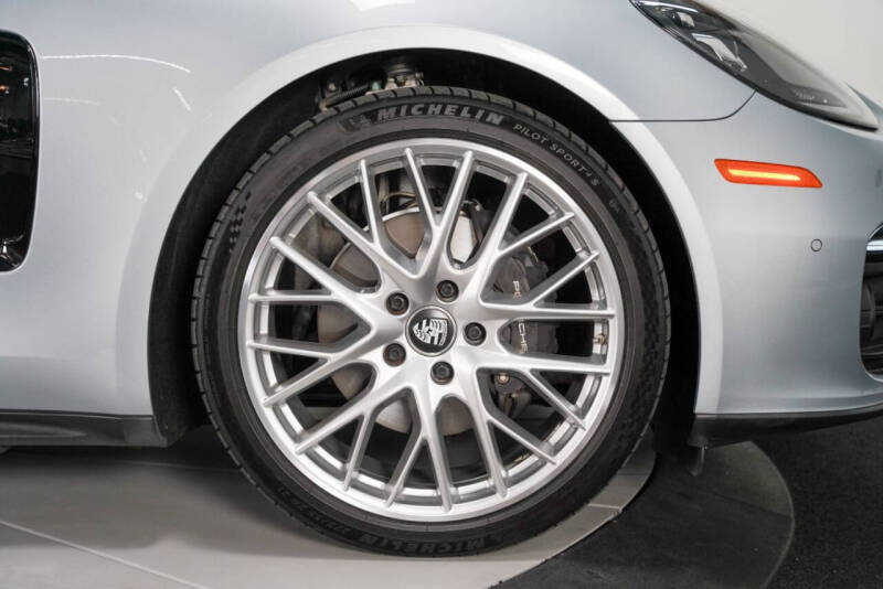 2022 Porsche Panamera Platinum Edition