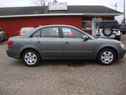 2009 Hyundai Sonata for sale at G and G AUTO SALES in Merrill WI