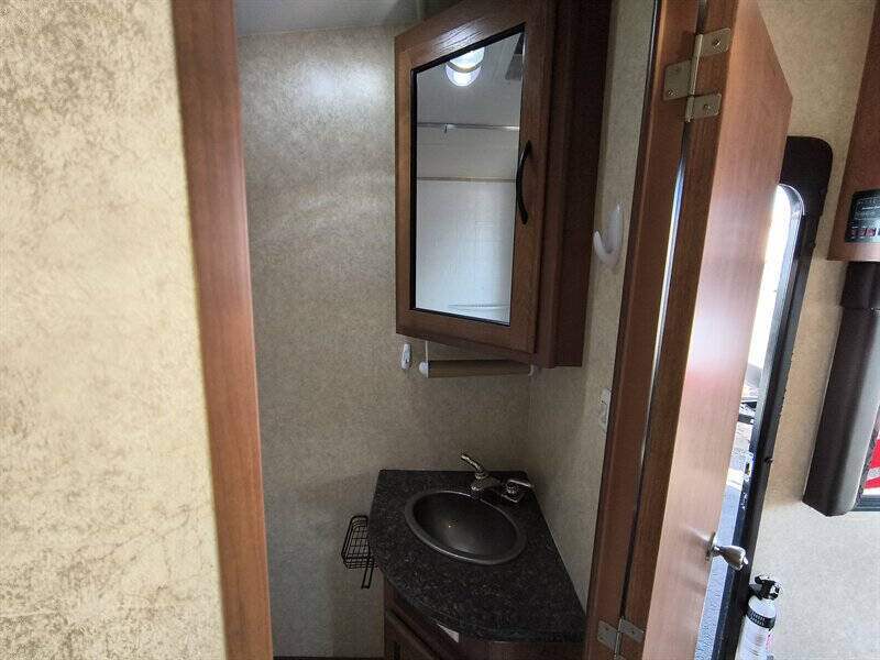 2015 Pacific Coachworks POWERLITE 19EX