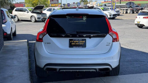 2015 Volvo V60 Cross Country T5