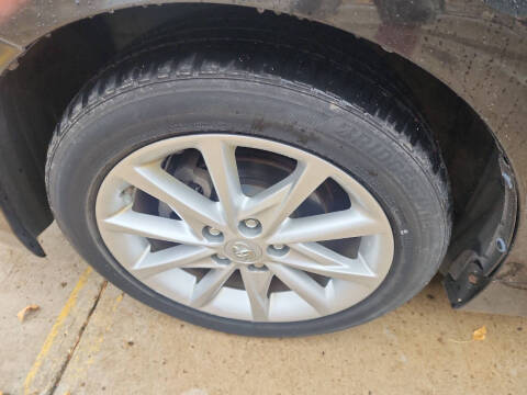 2014 Toyota Prius v Five