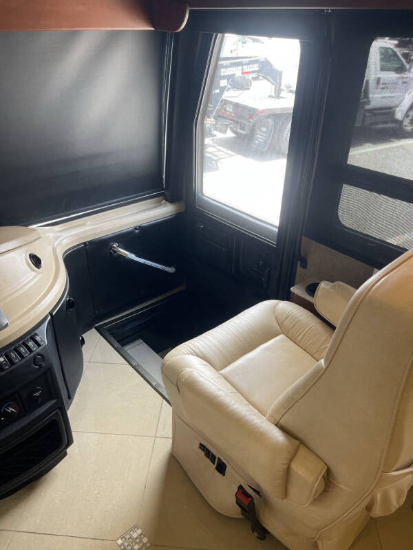 2013 Freightliner XCM Chassis