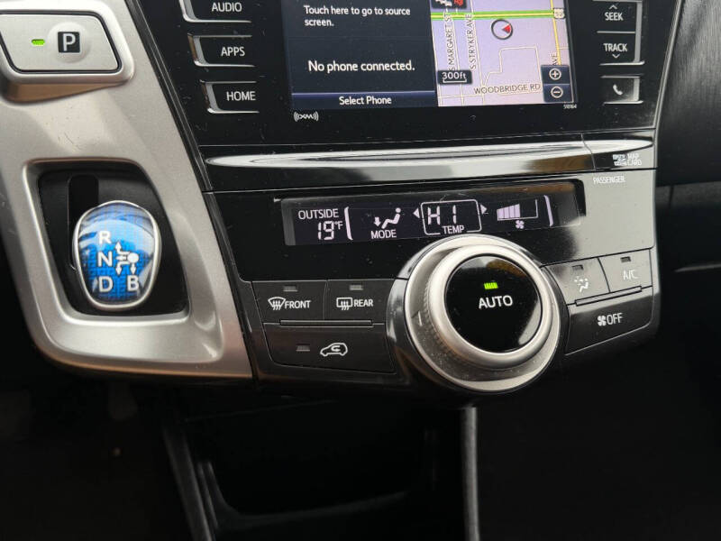 2017 Toyota Prius v Five