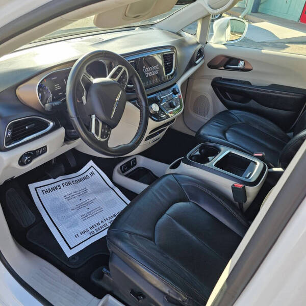 2017 Chrysler Pacifica Touring-L Plus