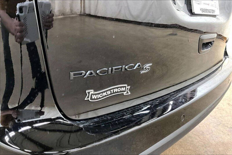 2027 Chrysler Pacifica Limited