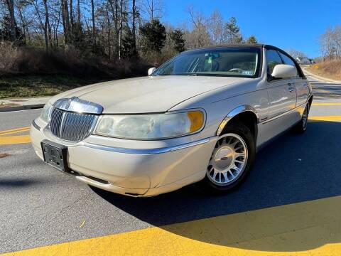 2002 Lincoln Town Car for sale at Global Imports Auto Sales in Buford GA