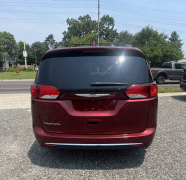 2017 Chrysler Pacifica Touring-L
