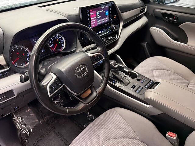 2022 Toyota Highlander LE