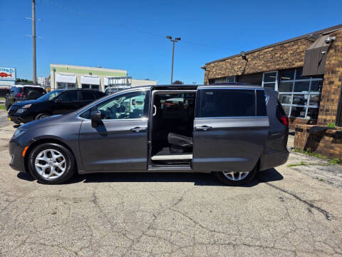 2017 Chrysler Pacifica Touring-L